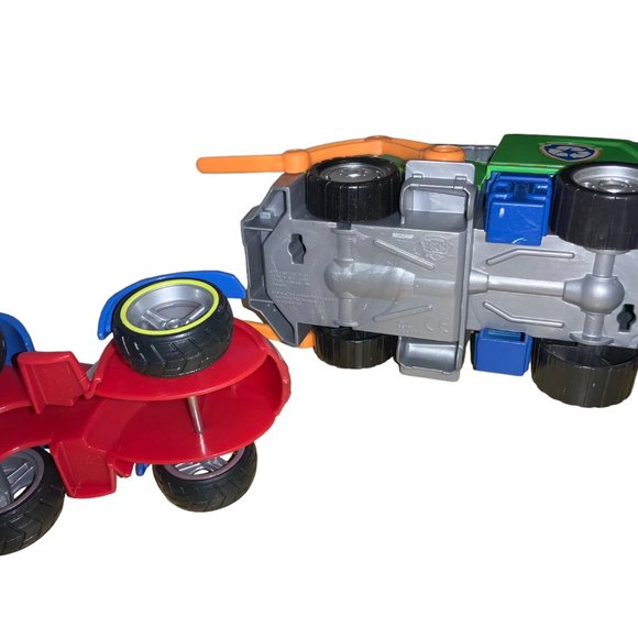 Paw Patrol Garbage Truck Race Car Figures and Badges - Picture 4 of 16